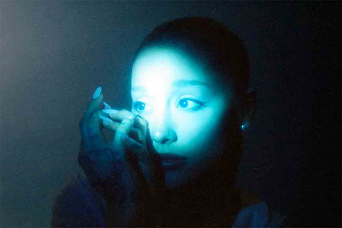 Ariana Grande annuncia il ritorno sul palco con il tour Eternal Sunshine 2026