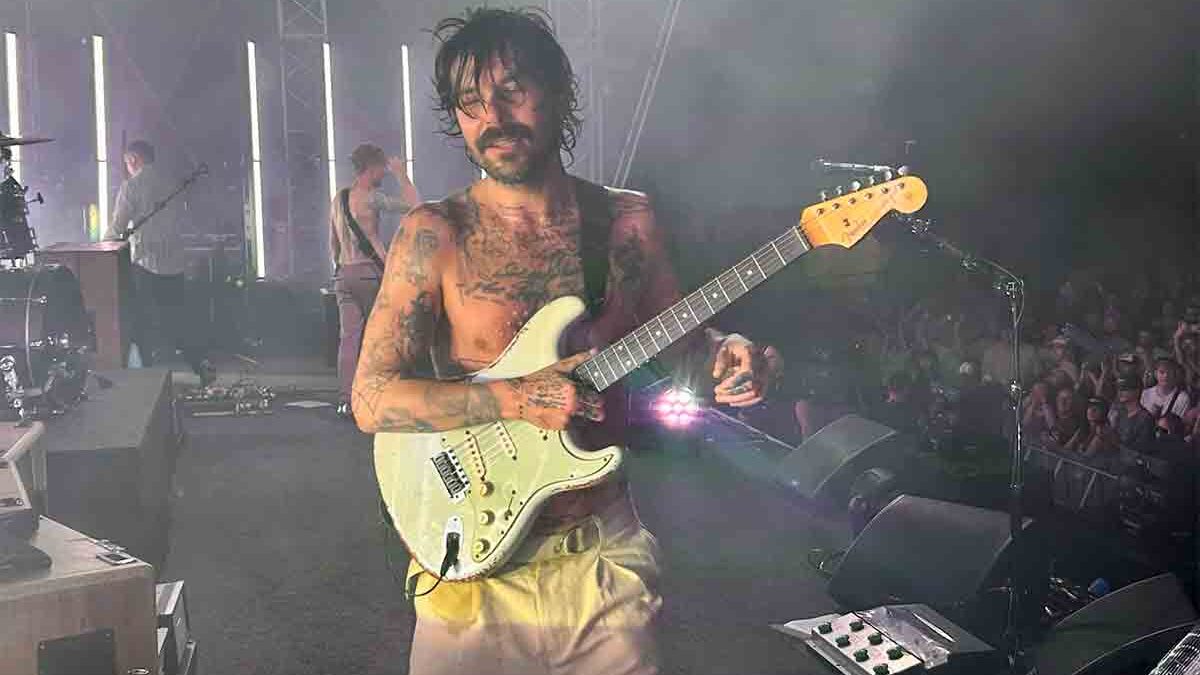 Biffy Clyro, un ritorno in acustico: il tour nei piccoli club anticipa “Futique”