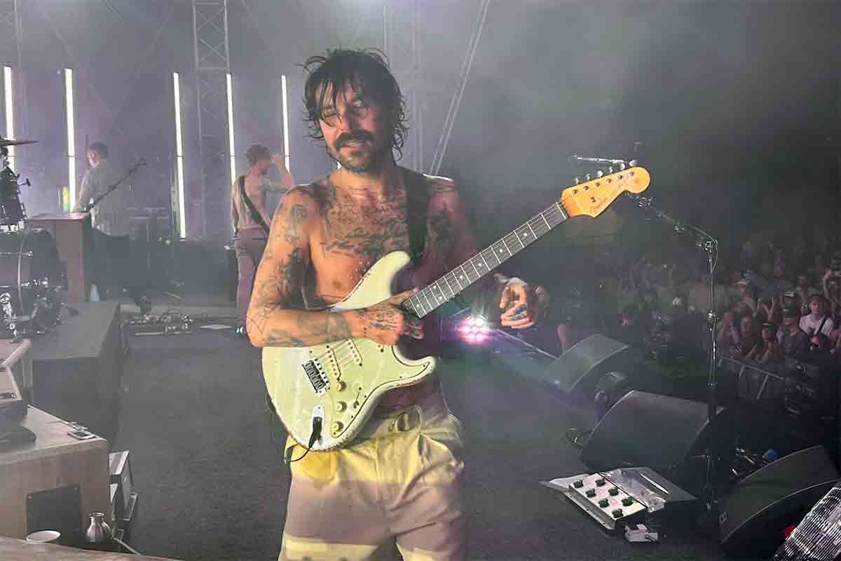 Biffy Clyro, un ritorno in acustico: il tour nei piccoli club anticipa “Futique”