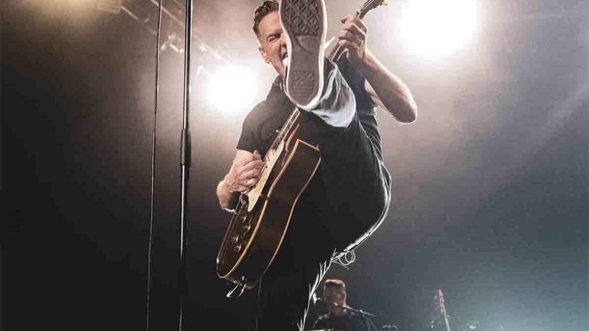 Bryan Adams: “Fatemi vedere le vostre facce e non i vostri telefonini”