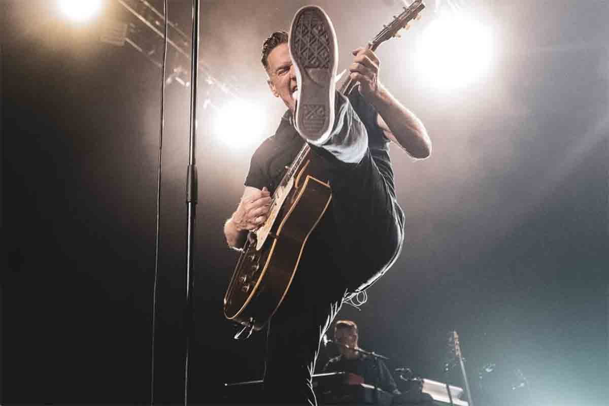 Bryan Adams: “Fatemi vedere le vostre facce e non i vostri telefonini”
