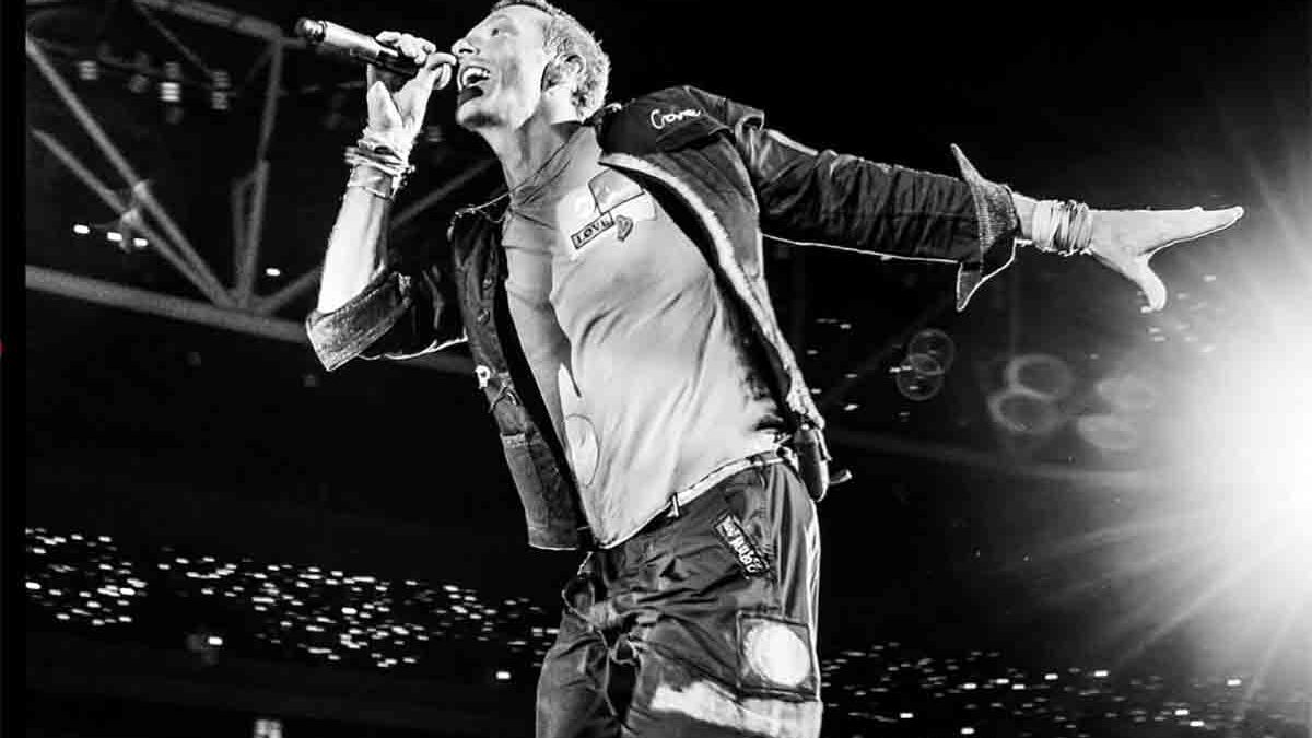 Chris Martin, set a sorpresa in un pub nello Yorkshire prima dei concerti dei Coldplay a Hull