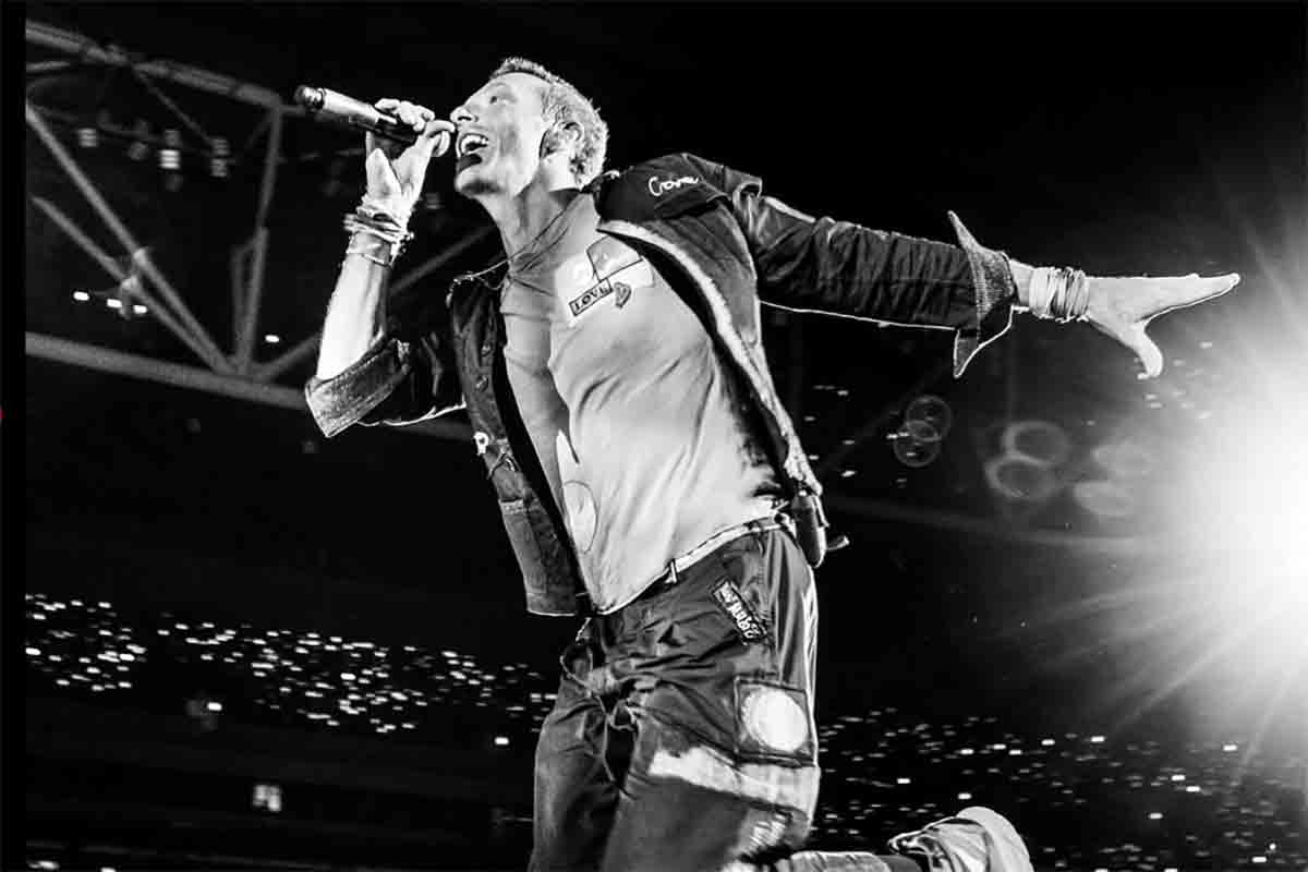 Chris Martin, set a sorpresa in un pub nello Yorkshire prima dei concerti dei Coldplay a Hull