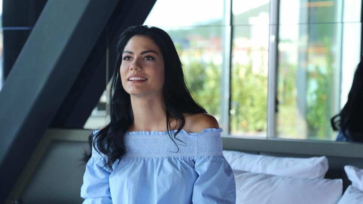 Demet Özdemir: età, fidanzato famoso, Can Yaman, dove vive, com’era, profilo Instagram
