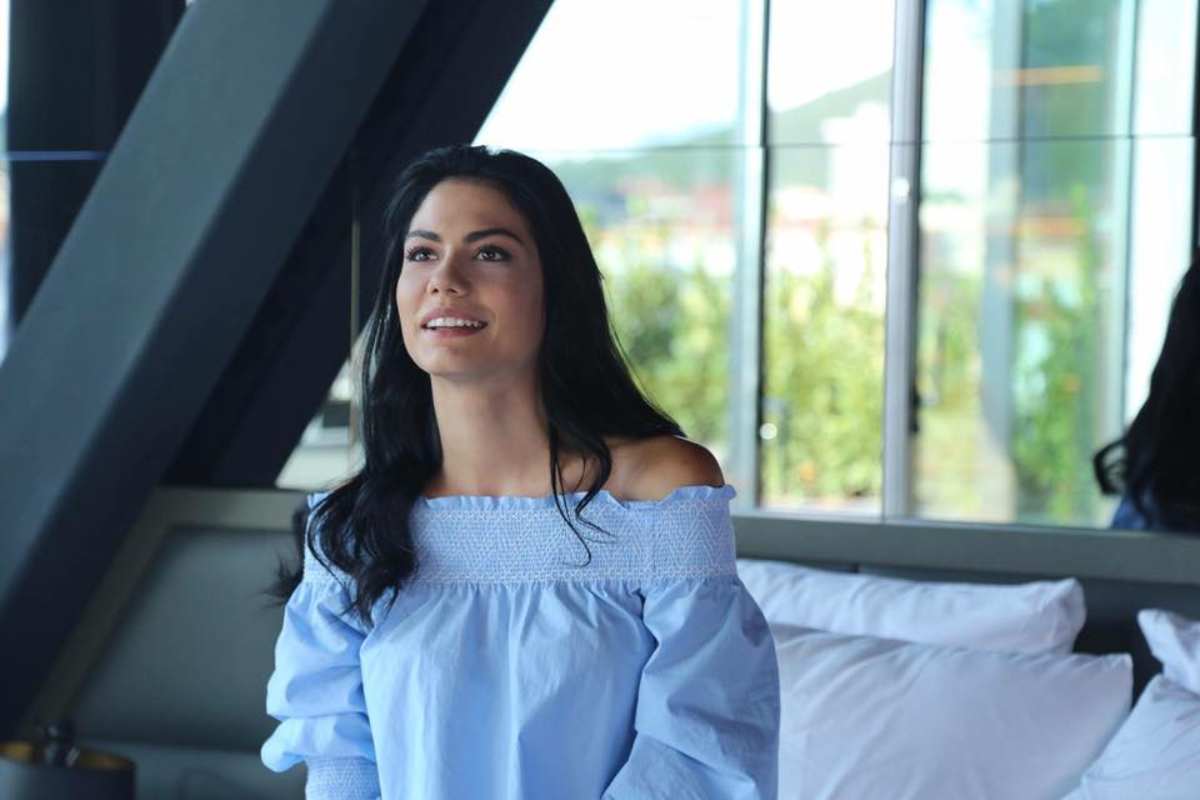 Demet Özdemir: età, fidanzato famoso, Can Yaman, dove vive, com’era, profilo Instagram