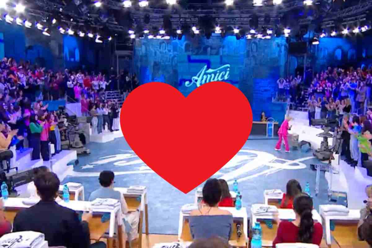 Amici, è amore tra due ex allievi amatissimi: beccati così insieme