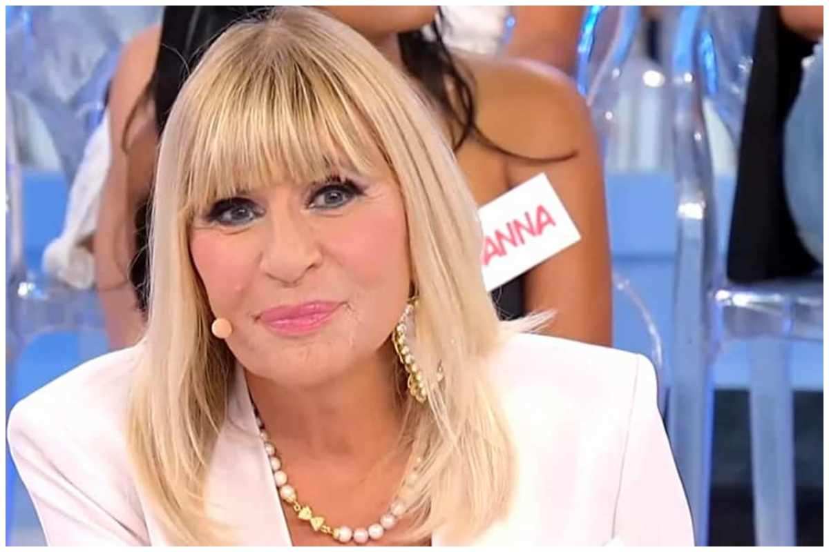 Gemma Galgani elegantissima: la dama del trono over si gode le vacanze lontana dalla Tv