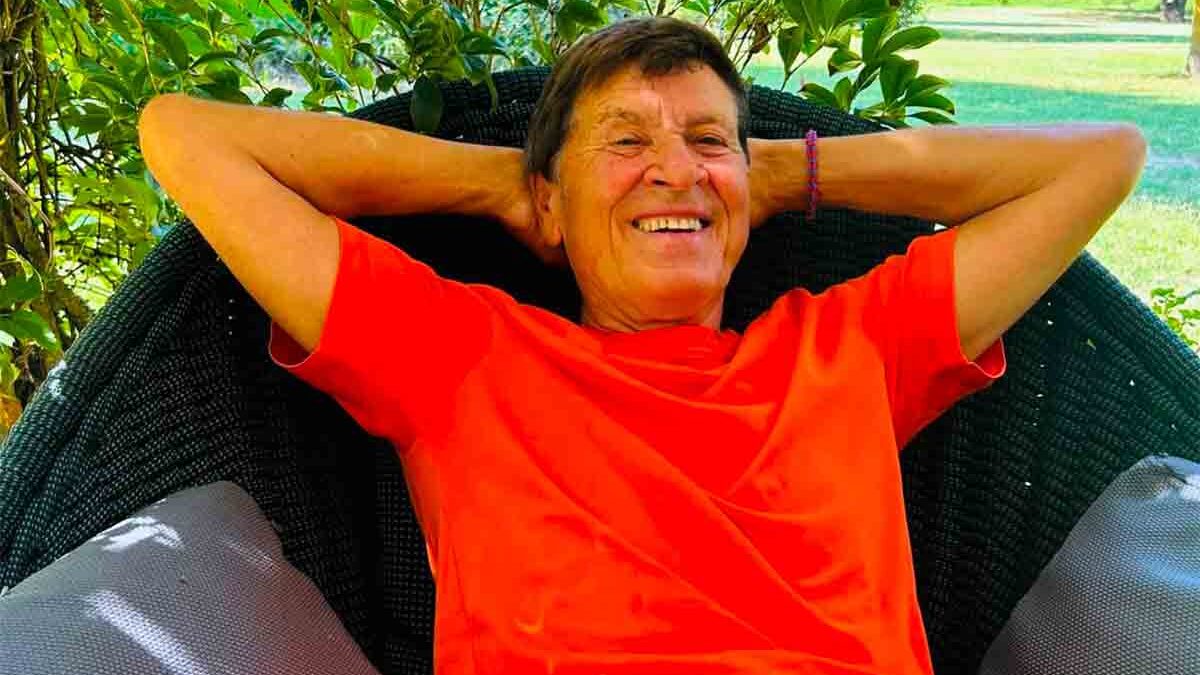 Gianni Morandi si prende una pausa dai social: “Il telefono non mi sta dietro”