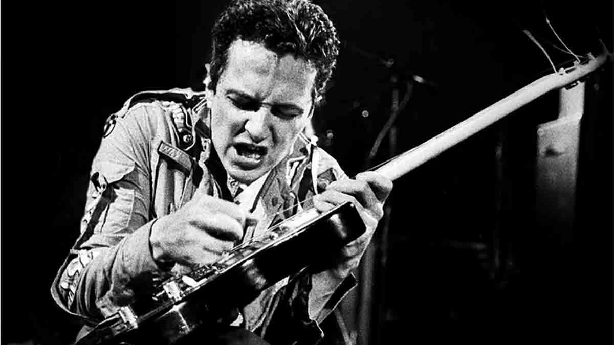 Joe Strummer, il compleanno di un gigante molto rimpianto che sa ancora oggi di rivoluzione
