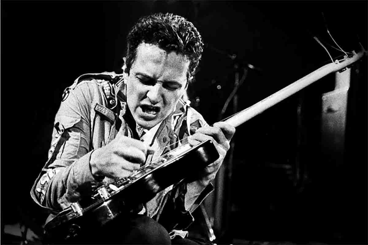 Joe Strummer, il compleanno di un gigante molto rimpianto che sa ancora oggi di rivoluzione