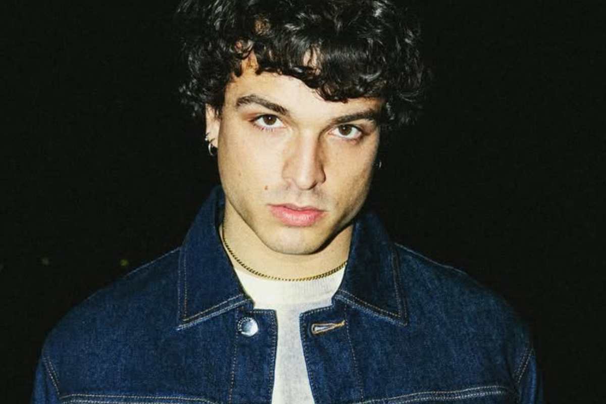 Leo Gassmann e il debutto a teatro con Sabrina Knaflitz: “Mio padre fiero delle radici ebraiche”