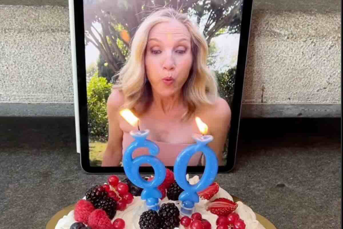 Lorella Cuccarini compie 60 anni: il regalo di compleanno (speciale)