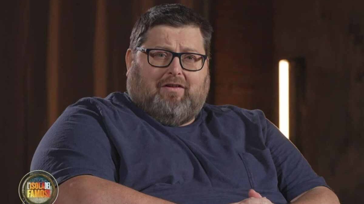 “Quanti chili ho perso in 100 giorni”. Mario Adinolfi, nuova vita (e nuovo look) dopo L’Isola dei Famosi