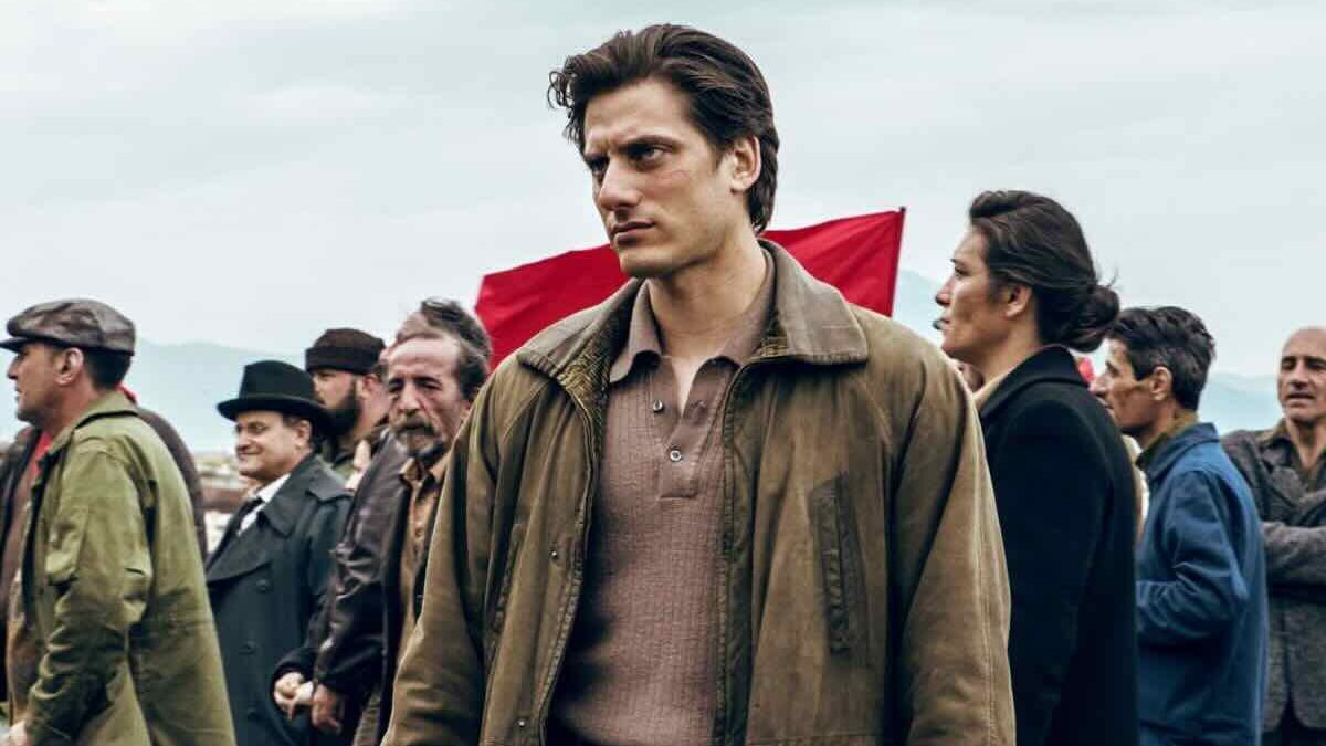 Martin Eden ti cambierà per sempre. Il film con Luca Marinelli è disponibile in streaming