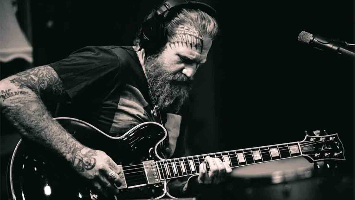 Tragico incidente in moto, muore Brent Hinds, chitarrista dei Mastodon: aveva 51 anni