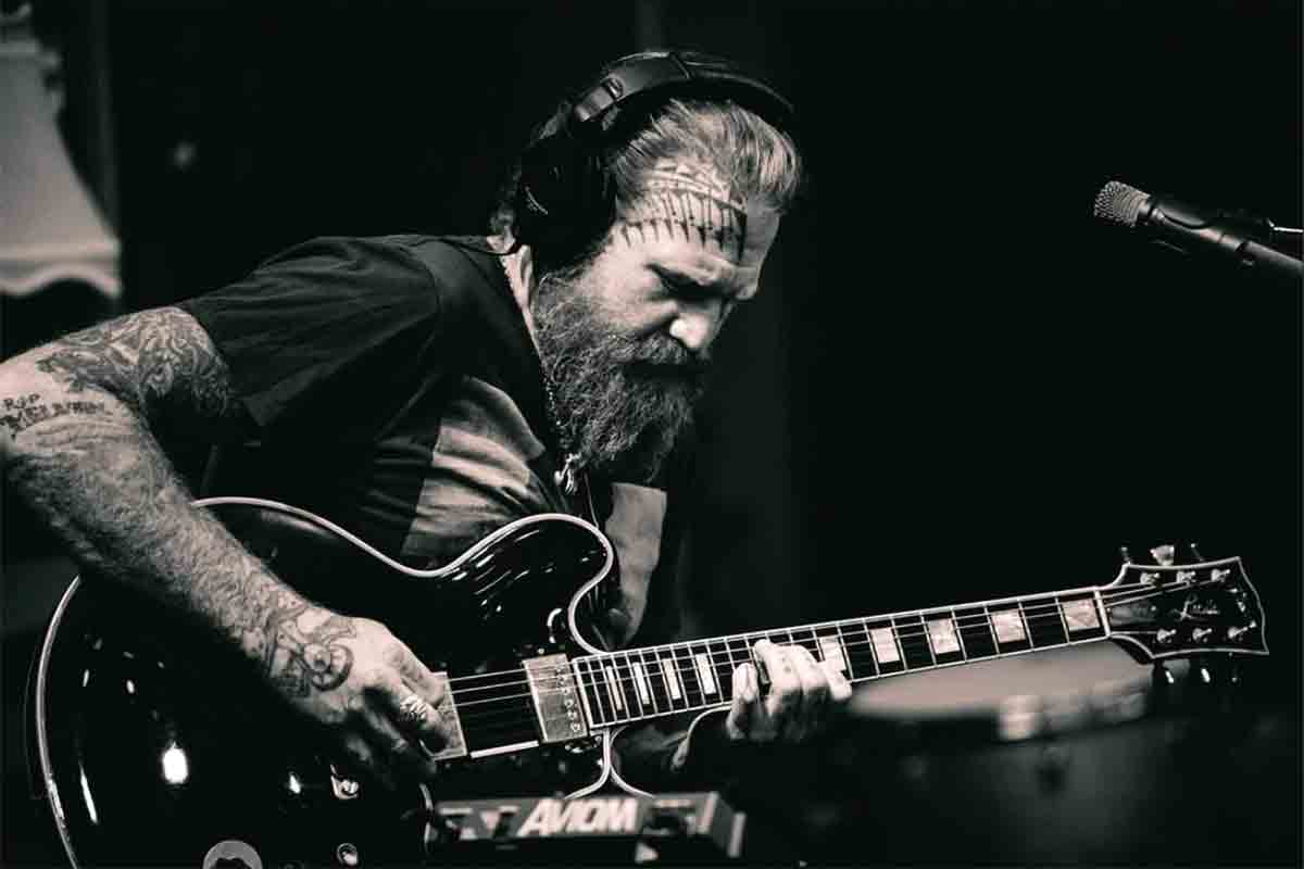 Tragico incidente in moto, muore Brent Hinds, chitarrista dei Mastodon: aveva 51 anni