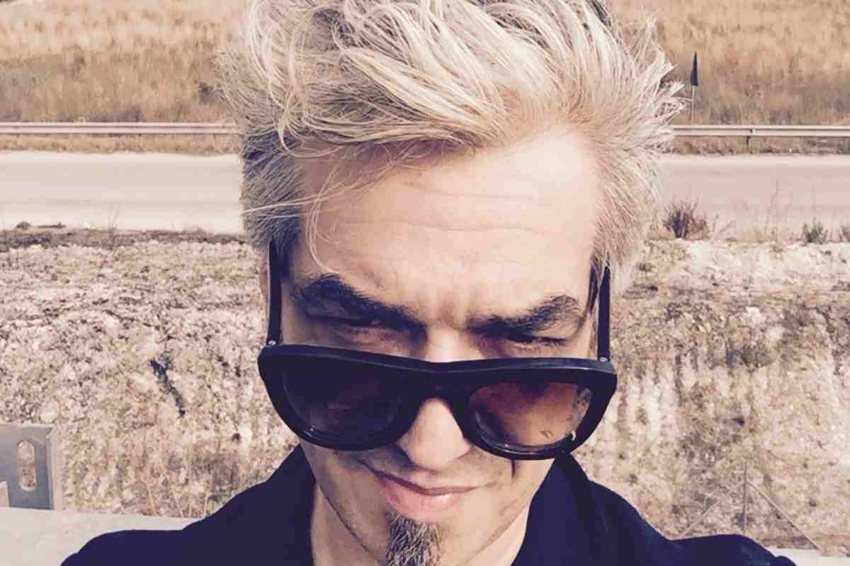Morgan riappare in un video: “Ma cosa ha passato? Ma è davvero lui?” Fan preoccupatissimi