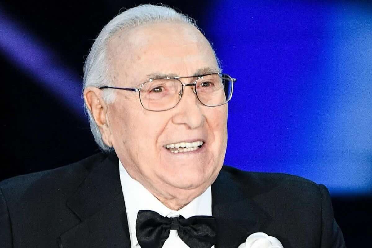 Mediaset rende omaggio a Pippo Baudo: puntata speciale di Zona Bianca con Brindisi