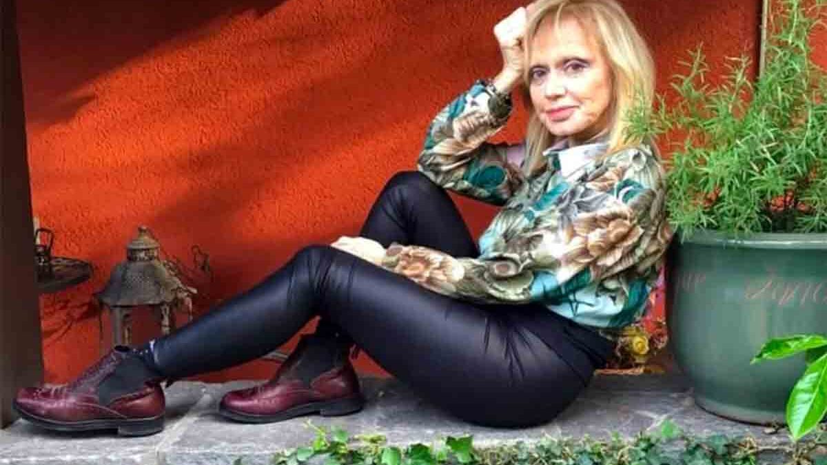Gli 80 anni di Rita Pavone: una vita tra musica e successi, polemiche e rinascite