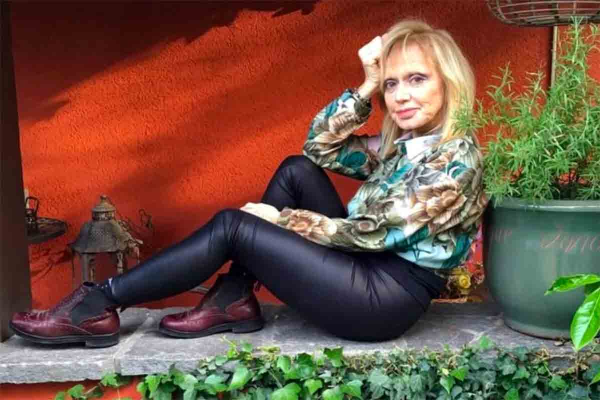 Gli 80 anni di Rita Pavone: una vita tra musica e successi, polemiche e rinascite