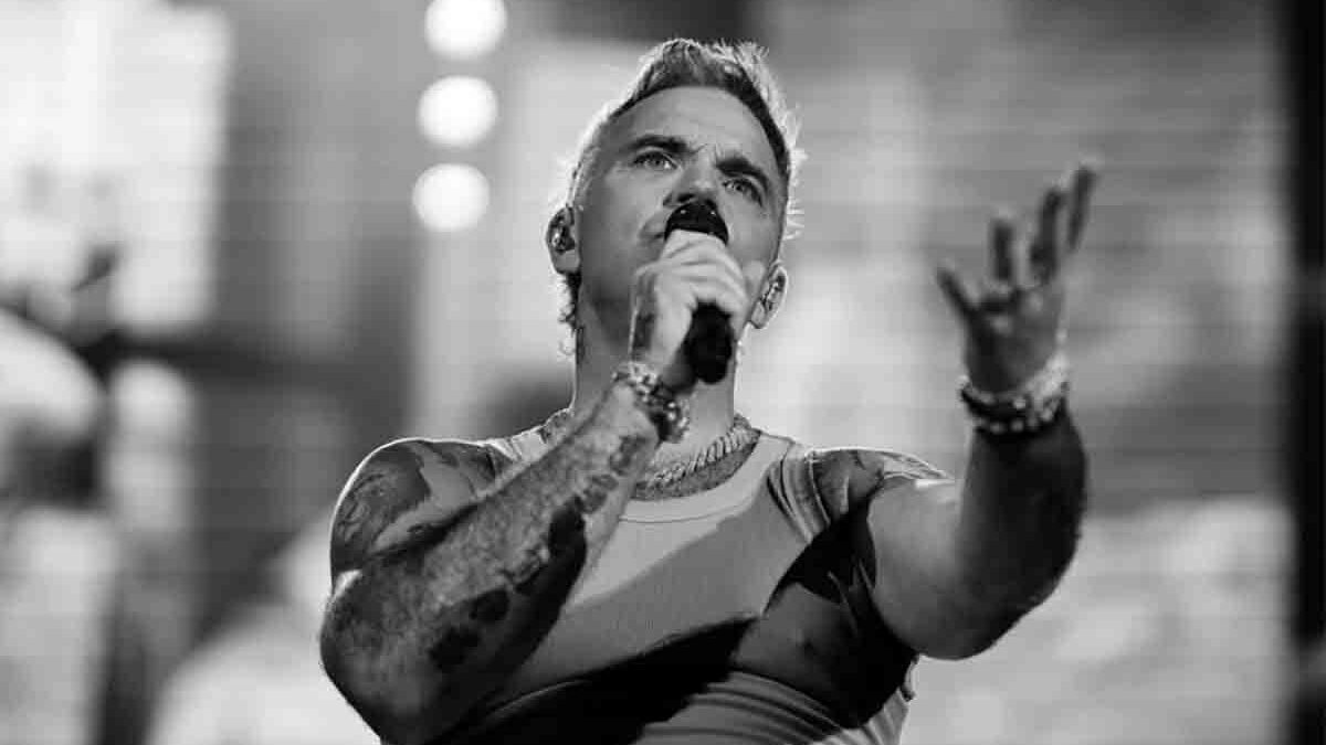 Robbie Williams e gli Oasis: una rivalità lunga trent’anni tra sfide, insulti e rispetto ritrovato