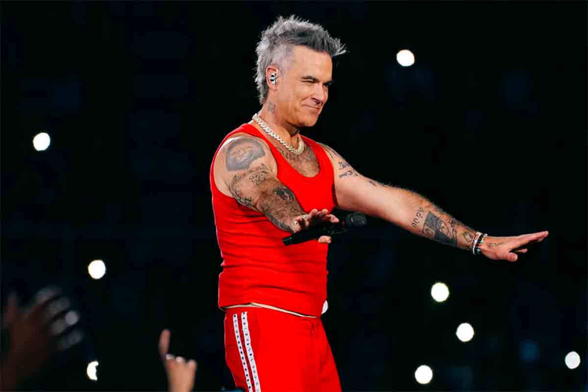 Robbie Williams citato in giudizio dal co-autore di Angels: “Mi ha dato solo gli spiccioli”