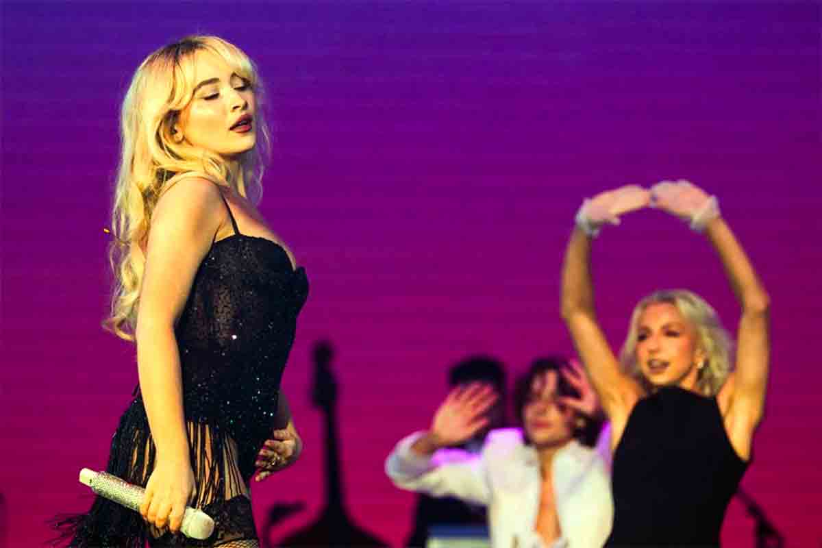 Sabrina Carpenter risponde alle polemiche sulla cover di Man’s Best Friend