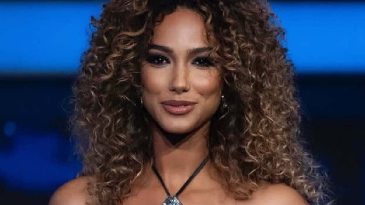 Samira Lui, addio ai bei ricci: capelli liscissimi e meches bionde, irriconoscibile