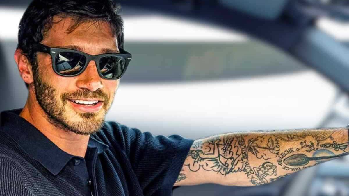 Perché Stefano De Martino ha rimosso i suoi tatuaggi: l’indiscrezione