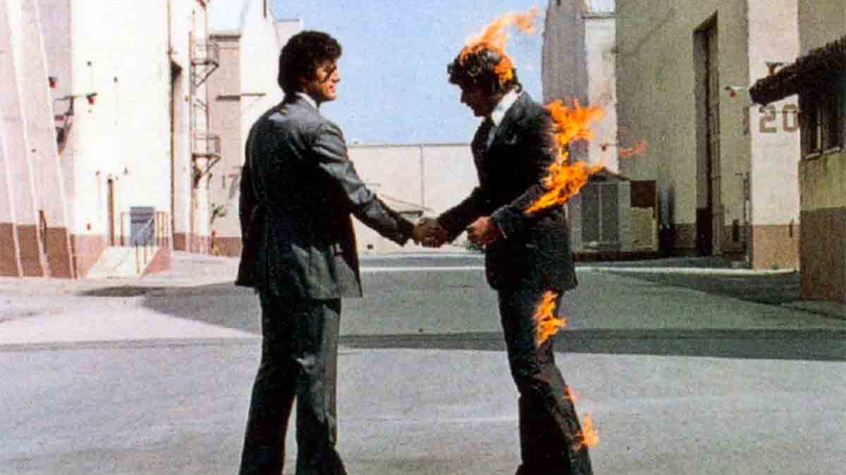 La morte di Ronnie Rondell Jr, lo stuntman che prese fuoco per la copertina di Wish You Were Here dei Pink Floyd
