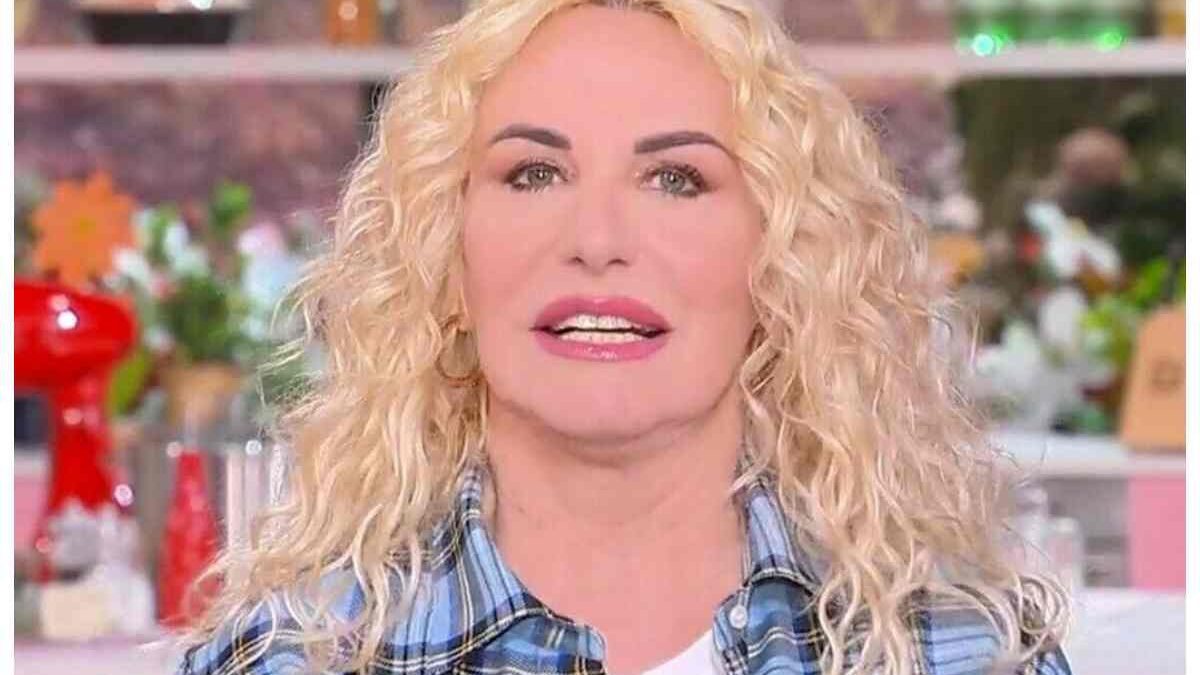 “Ho un problema di salute, mi sto curando”, Antonella Clerici e la confessione a ‘È sempre mezzogiorno’