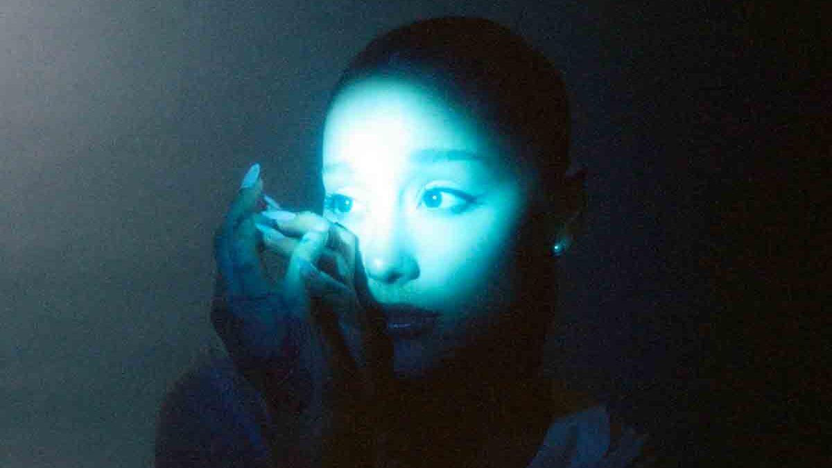 Ariana Grande contro i bagarini digitali: “Non è giusto” | Biglietti oltre i 2mila dollari per l’Eternal Sunshine Tour