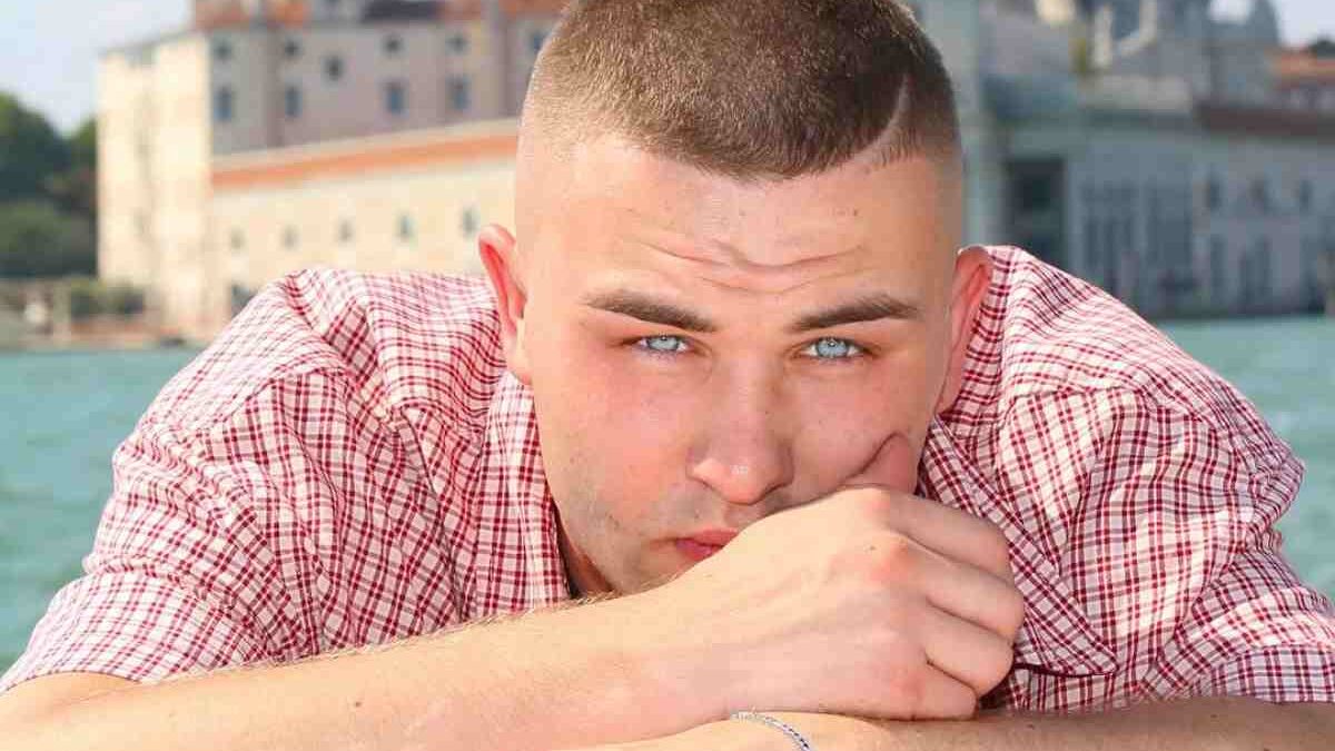 Artem, Pino di Mare Fuori, il dramma passato: “Ero insanguinato a terra”