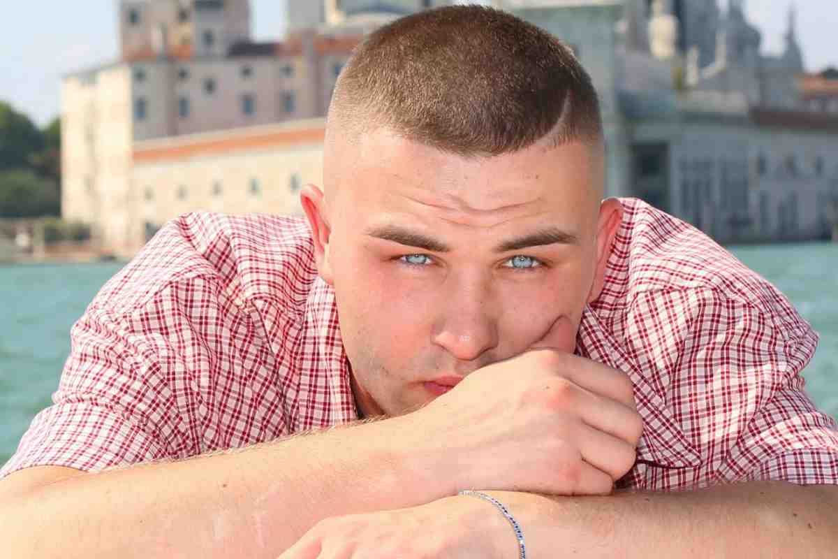 Artem, Pino di Mare Fuori, il dramma passato: “Ero insanguinato a terra”