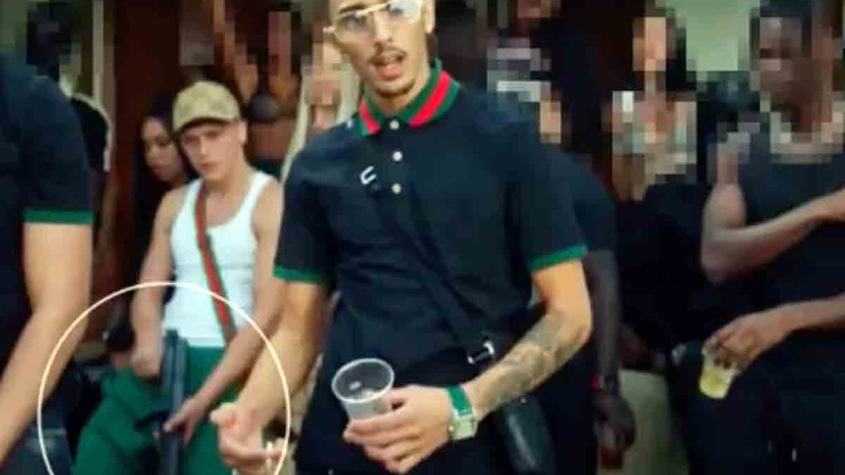 Baby Gang di nuovo arrestato a Milano: giro di armi e droga | Indagato anche Simba La Rue | VIDEO