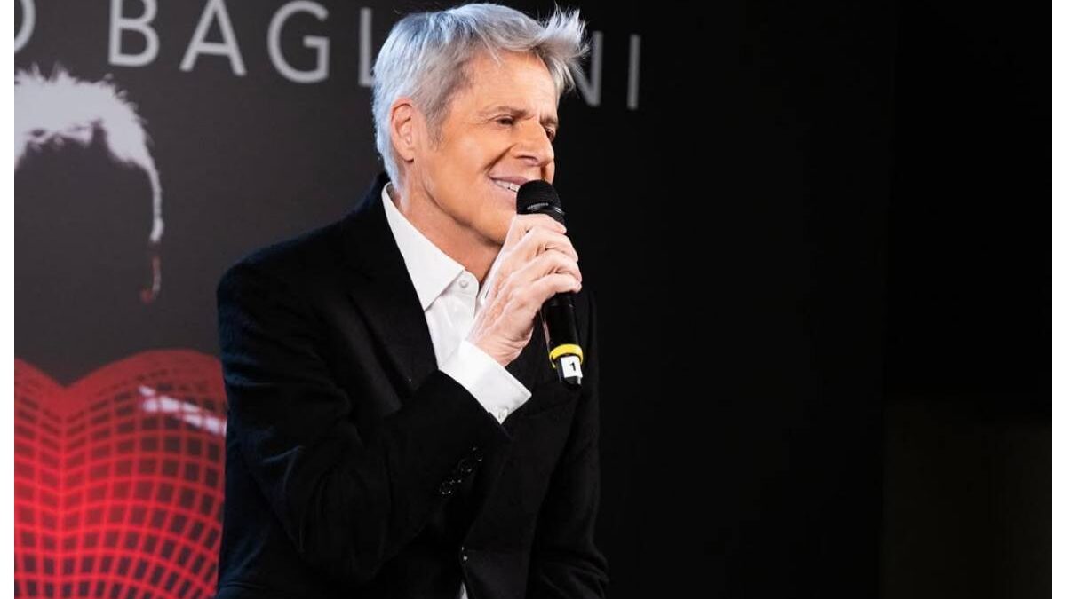Baglioni inaugura il tour a Lampedusa, ma il costo del concerto accende lo scontro politico. Cifra esagerata.