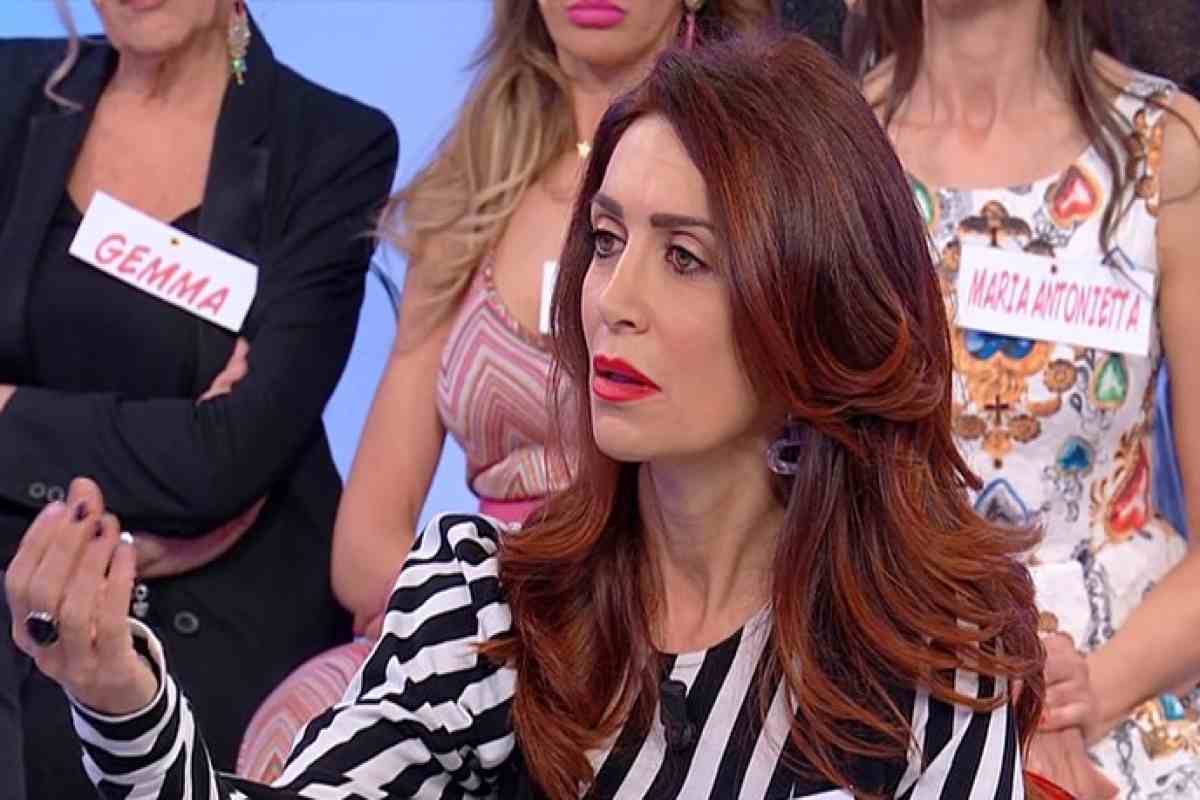 Barbara De Santi stravolge il suo look, ma i fan non approvano: la dama si sfoga su Instagram
