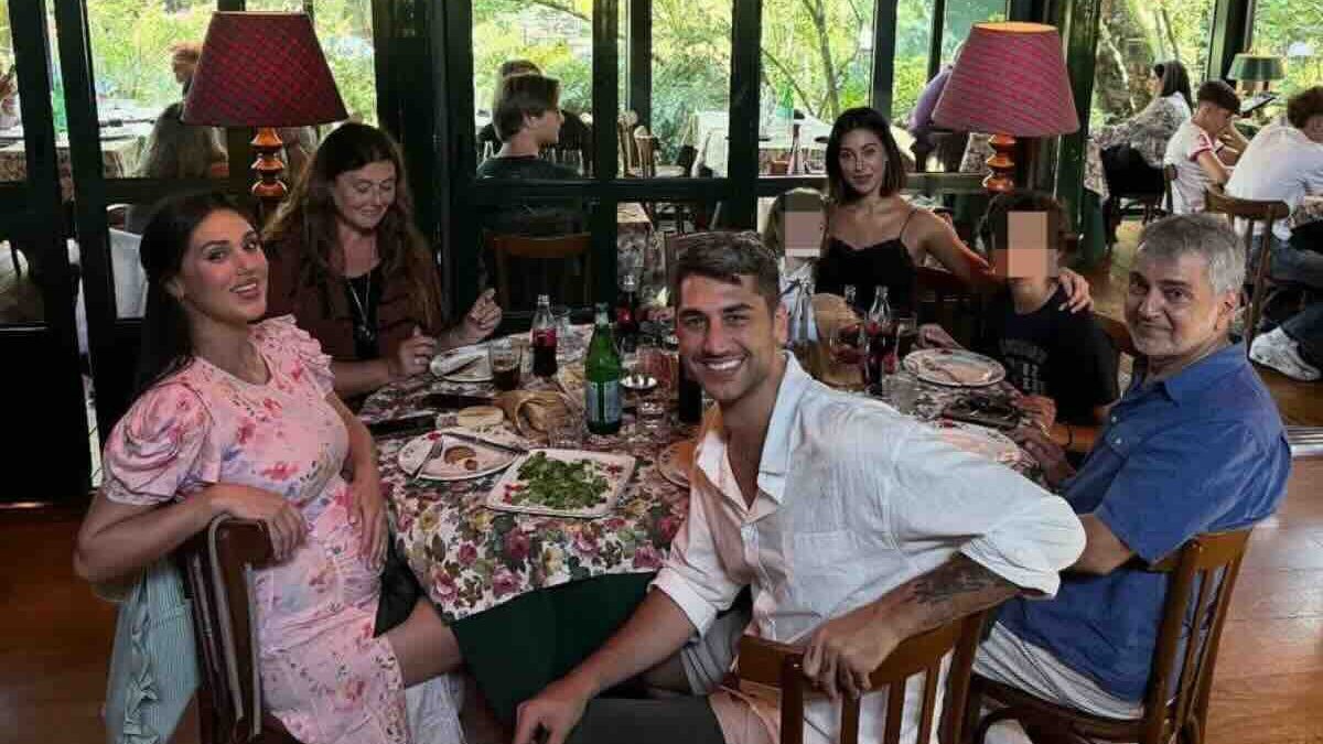 Belen festeggia il compleanno, ma una grande assenza fa esplodere la polemica: ecco chi non c’era