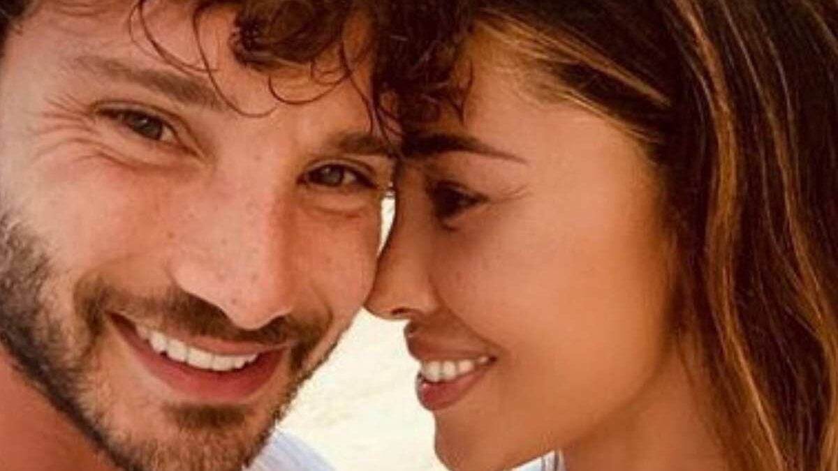 Belen-De Martino tra riferimenti, frecciatine e scatti d’ira a mezzo stampa: la disputa coniugale diventa espediente televisivo