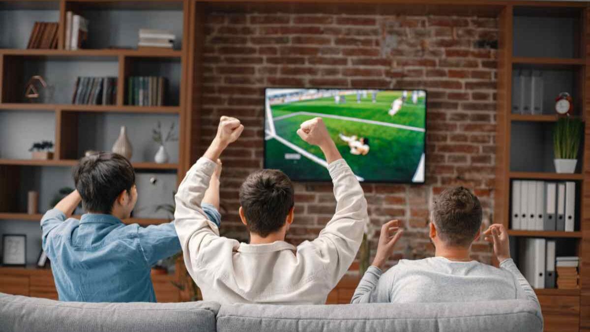 Calcio in tv, nuova intesa DAZN-Mediaset: la Liga spagnola visibile in chiaro