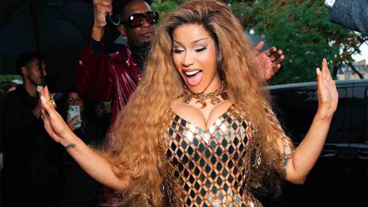 Cardi B assolta a Los Angeles: il tribunale diventa uno show tra parrucche e meme
