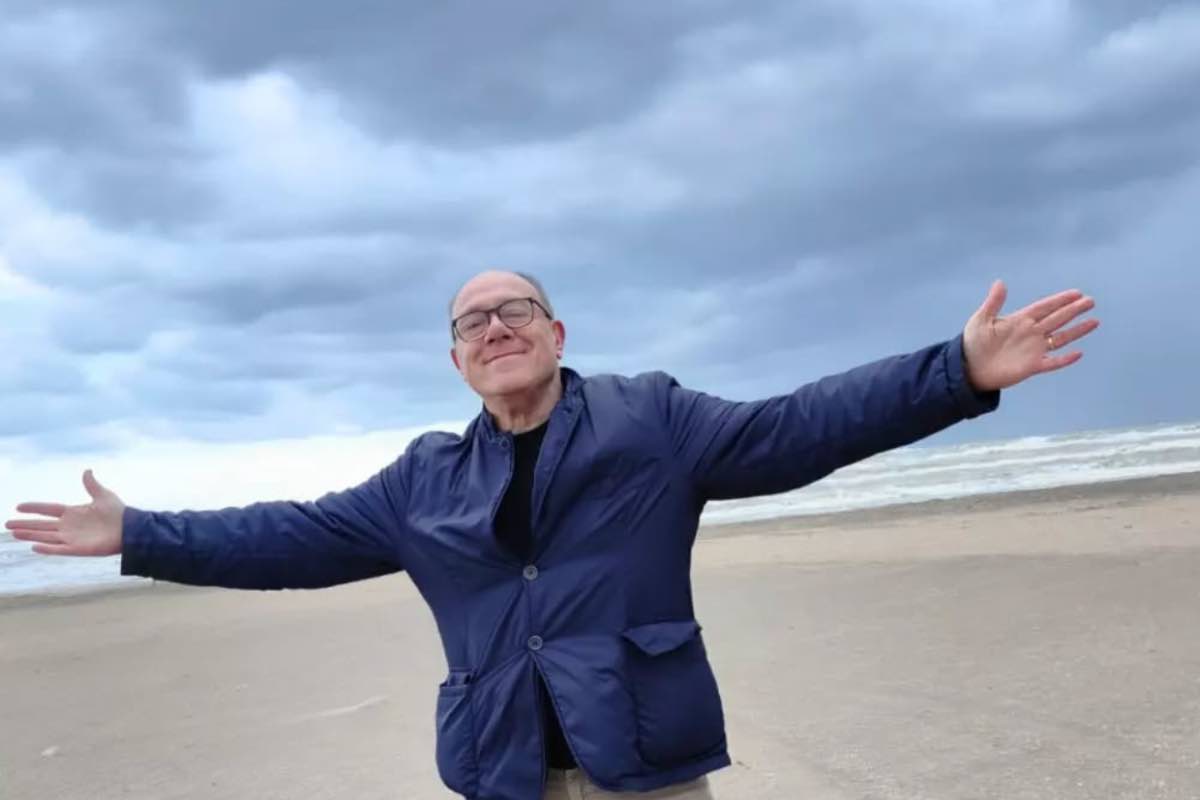 Carlo Verdone in spiaggia