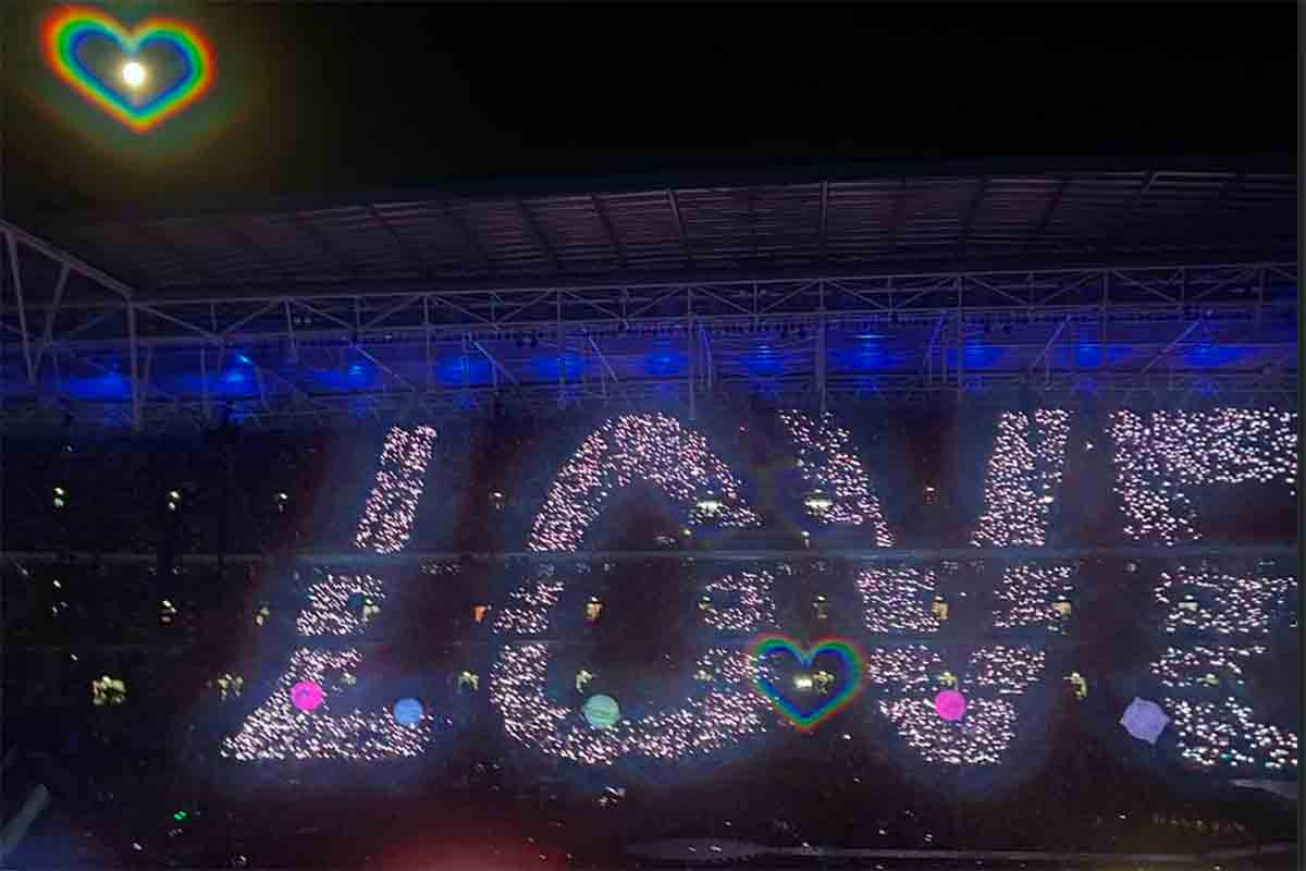 Coldplay, a Wembley Chris Martin invita a “mandare amore” alla famiglia di Charlie Kirk