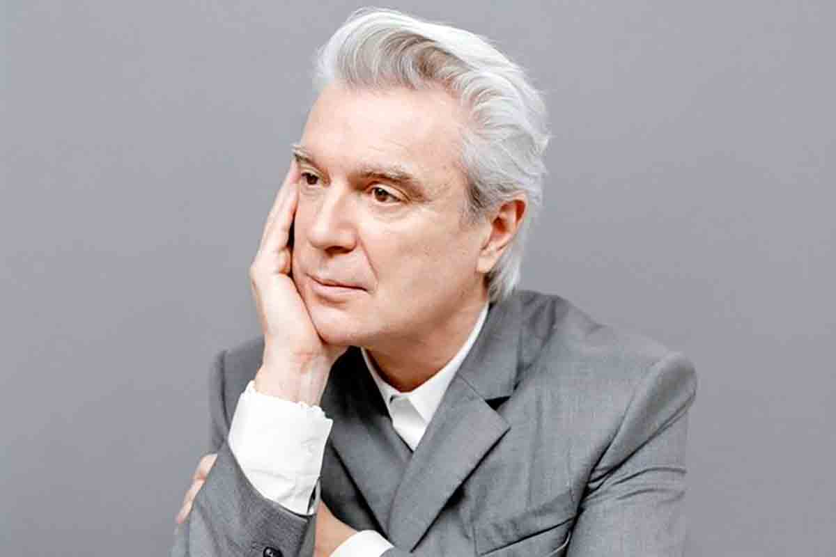 David Byrne resuscita “Psycho Killer”: prima volta dal 2006 | La prima del tour ‘Who Is the Sky?’