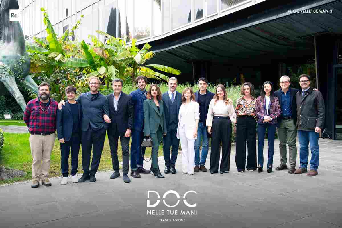 Il cast di Doc – Nelle tue mani si unisce alla manifestazione contro il genocidio a Gaza e sospende il lavoro sul set