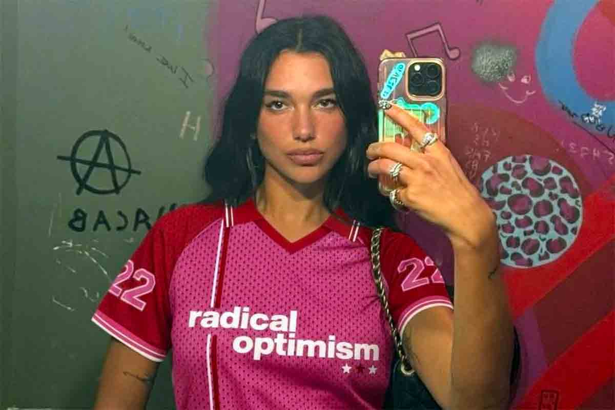 Dua Lipa rompe con il manager David Leavy: “Divergenze su Gaza”
