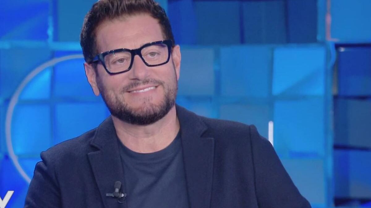 La trasformazione di Enrico Papi: come ha perso 18 chili