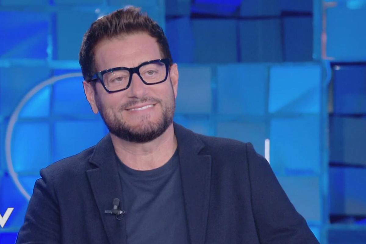 La trasformazione di Enrico Papi: come ha perso 18 chili