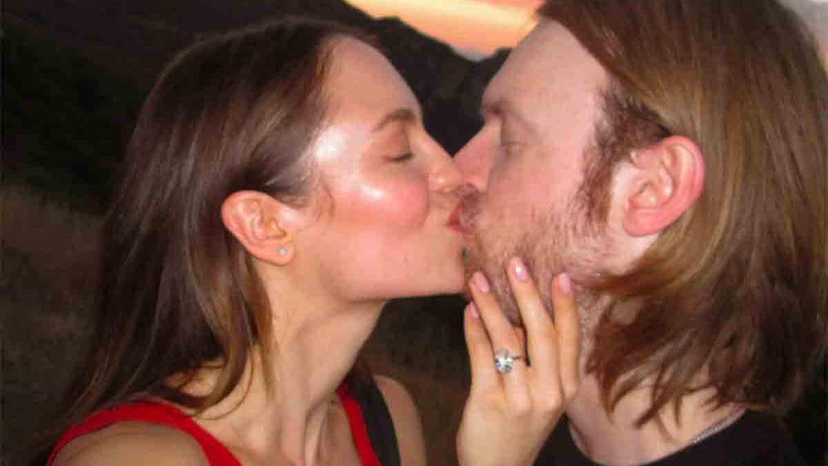 Finneas e Claudia Sulewski annunciano il fidanzamento: dopo 7 anni…