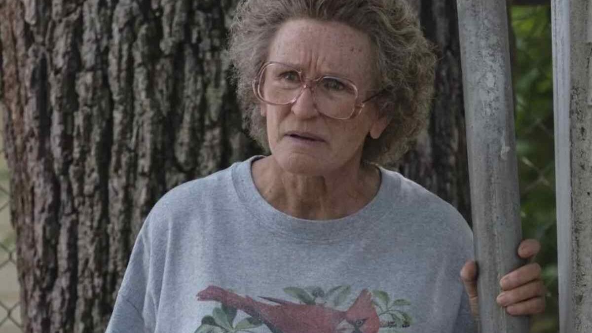 Glenn Close sul set si è spinta oltre: “Nuda a 78 anni? È una mia idea”